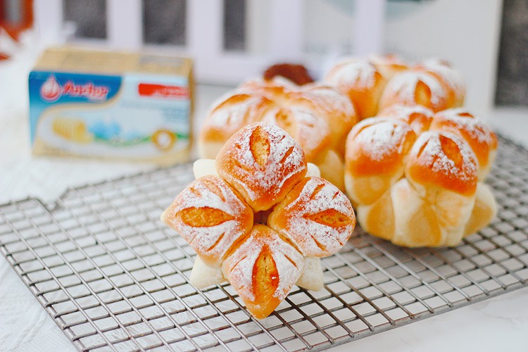 椰蓉花朵面包的做法