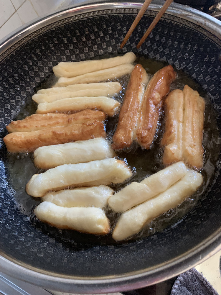 炸油条的做法