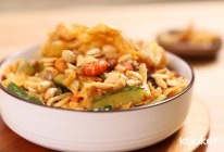 #15分钟周末菜#神仙料理｜小龙虾炸蛋螺蛳粉的做法