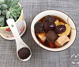 #520，美食撩动TA的心！#黑蒜炖瘦肉的做法