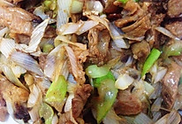 肘子肉炒葱的做法