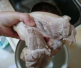 卤猪肘子的做法