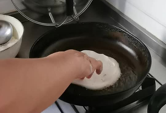 郭老太～年糕饼子炖酸菜的做法