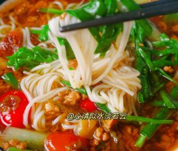 #秋日品蟹 邂逅好味道#泡椒肉末米线的做法