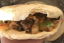 牛肉火烧（因为没有卖驴肉的、只好用牛肉代替啦）的做法