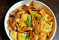 简易油泼面（馄饨皮版）的做法