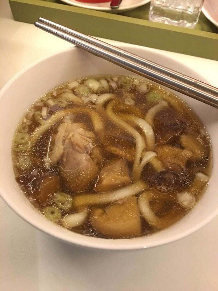 香菇鸡汤乌冬面的做法