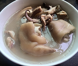 墨鱼花生猪蹄汤的做法