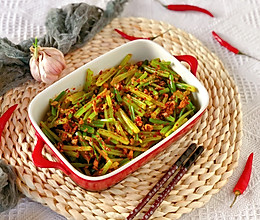 #元宵节美食大赏#芹菜这要做，比炒着好吃一万倍❗凉拌芹菜的做法