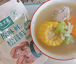 浓鲜玉米排骨汤的做法