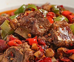 【自贡小煎排骨】大冬天就得这样吃排骨，刺激过瘾！的做法