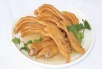#带着美食出去浪#糟香鸭掌的做法