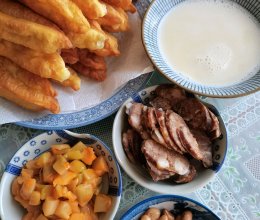 中式油条豆浆早餐的做法