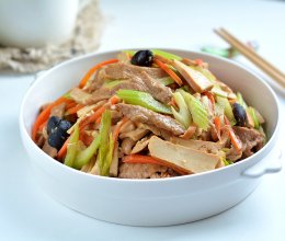 #橄享国民味 热烹更美味#超下饭的肉片炒芹菜香干的做法