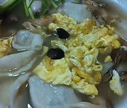 杂菇山东水饺虾仁鸡蛋汤的做法