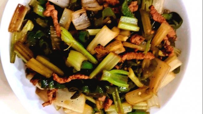 青椒芹菜炒肉丝（六菜一汤宴席菜，江浙版）的做法