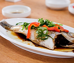 【蒸烤炉版】柠香鲈鱼 丨酸辣鲜香，在家里也能做的泰国菜！的做法