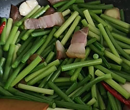 蒜苔炒腊肉的做法