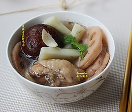 莲藕香菇鲜鸡汤的做法