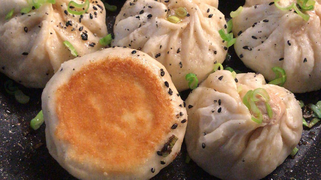 馋口 ：生煎小笼包的做法