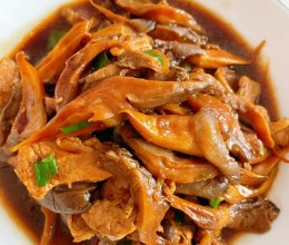 #滴滴鲜香 味道美极# 平菇小炒肉，味美又下饭！的做法