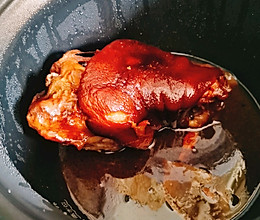 请客吃饭系列-高压锅快手红烧蹄膀，皮糯肉烂真诱人的做法