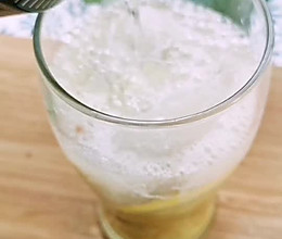 菠萝荔枝苏打的做法