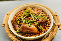花生黄豆焖猪蹄的做法