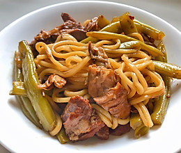 排骨肉豆角焖面#肉食主义狂欢#的做法