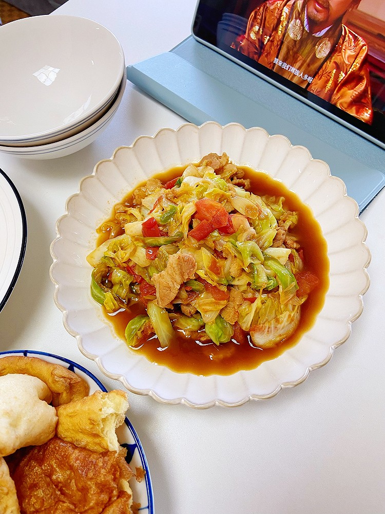 番茄炒包菜，酸咸可口专治夏季没食欲的做法