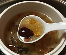 雪蛤桃胶皂角银耳美容羹的做法