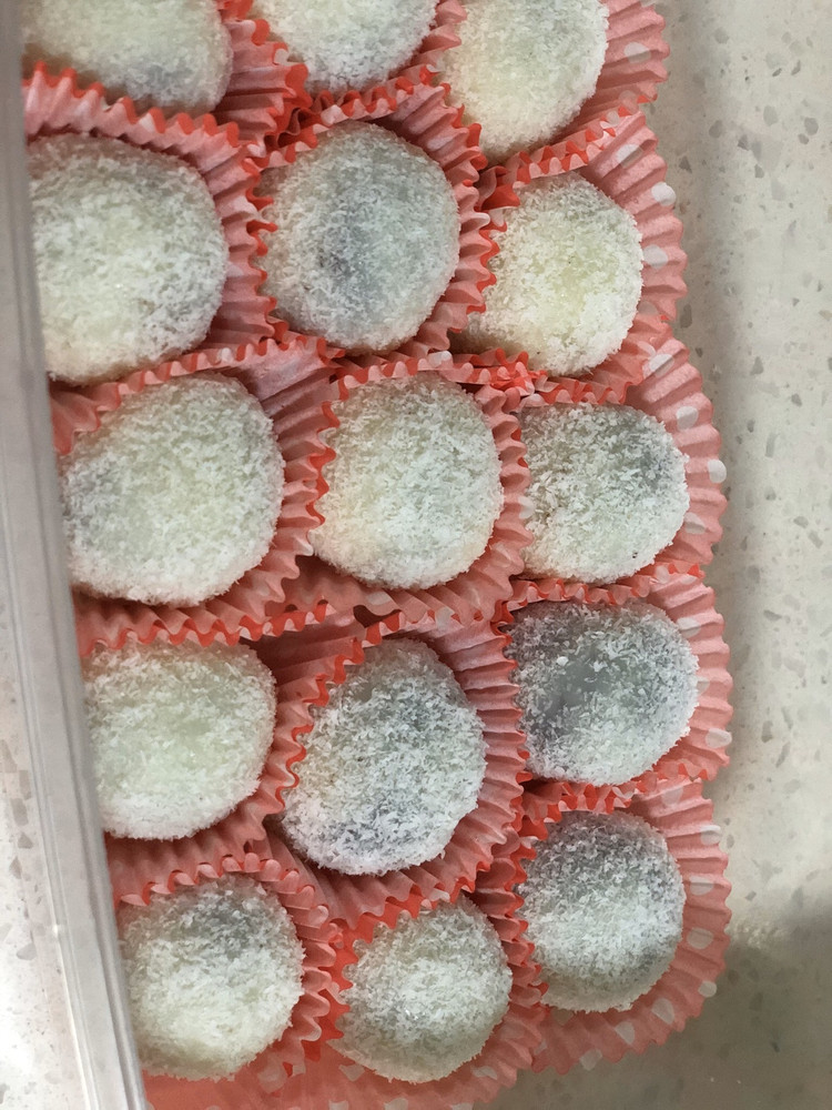 QQ软软的椰香糯米团子的做法