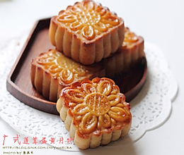 莲蓉蛋黄月饼的做法