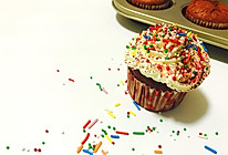 红丝绒纸杯蛋糕-女王甜点的做法