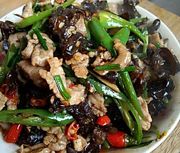 干木耳炒肉片的做法
