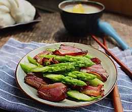 芦笋炒腊肉的做法