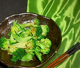#夏日开胃餐#低脂健康凉拌西兰花的做法