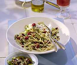 蔓越莓罗勒青酱意面的做法