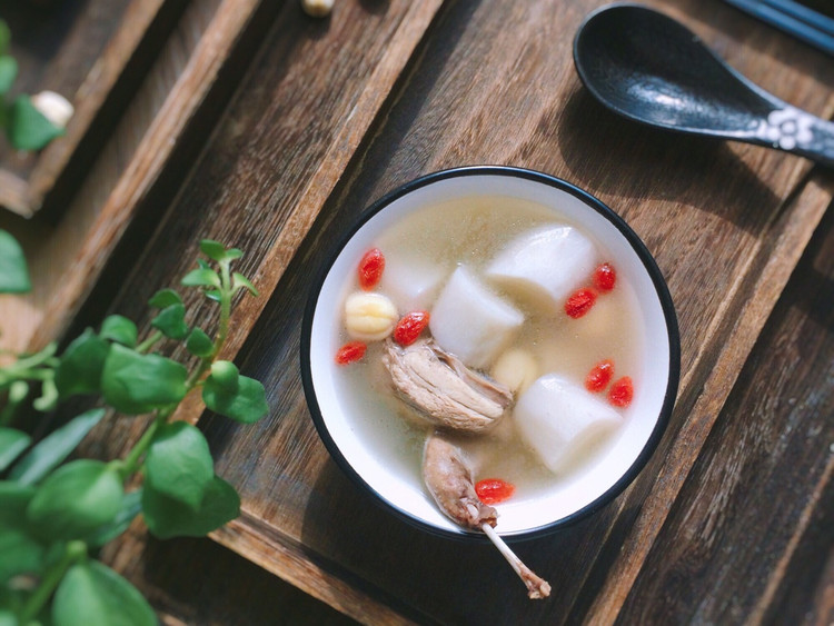 淮山莲子鹌鹑汤 补中益气 滋阴健脾的做法