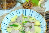 #寻味外婆乡，香聚中国年#青蒜慈菇炒肉片的做法