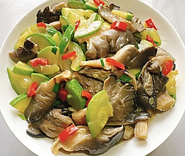 #外婆乡炒出火锅香# 西葫芦炒平菇的做法