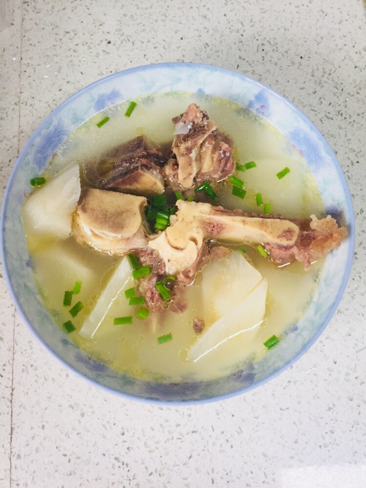 牛脊骨萝卜汤的做法