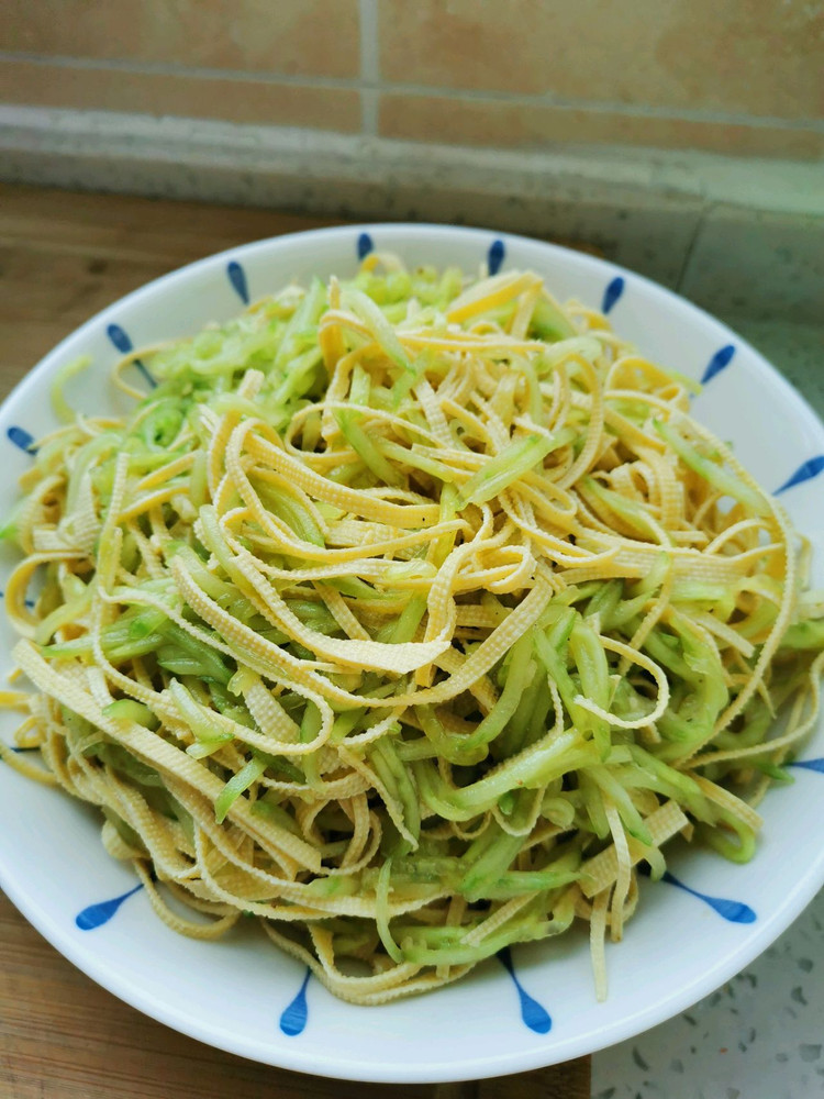 凉拌豆皮黄瓜丝的做法