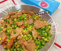#来诺辉京东 解锁“胃”来资产#少油少盐的蒜苔炒牛肉的做法