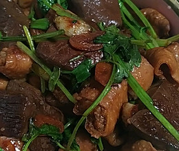 鸭血大肠煲的做法