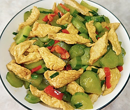 #灿烂的花园 寻味外婆乡# 黄瓜炒油豆腐的做法