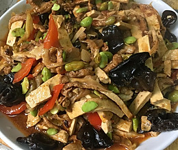 毛豆干子木耳肉丝的做法