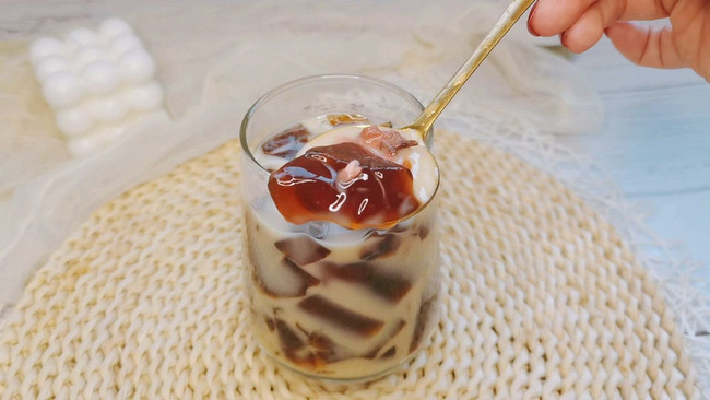 芒果乳酸菌樱花红茶冻饮的做法