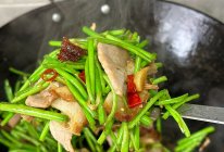腊肉炒藜蒿的做法