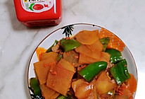 #暖冬酱在手，嗨吃部队锅#青椒土豆片的做法